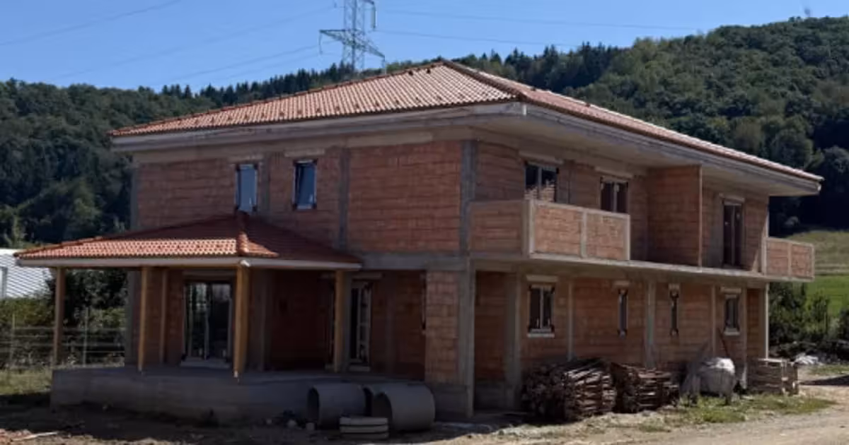Casă individuală de vânzare cu 5 camere în Gilău