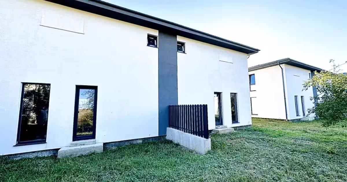 Duplex de vânzare cu 4 camere în Gilău