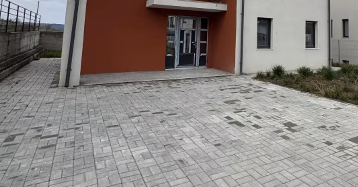 Casă individuală de vânzare cu 4 camere în Dezmir