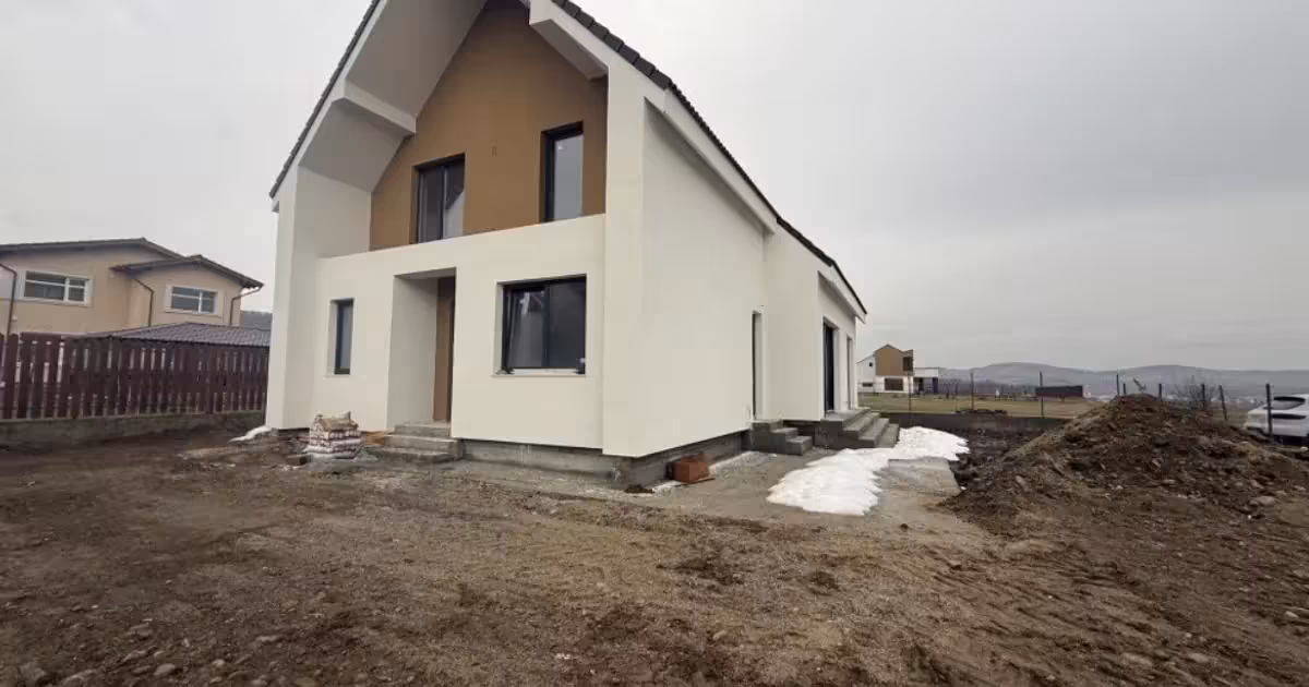Casă individuală de vânzare cu 5 camere în Gilău