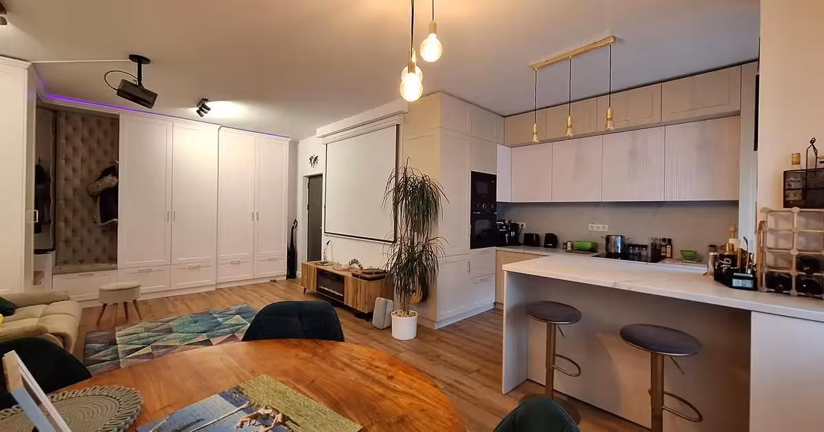 Apartament de vânzare cu 3 camere, mobilat în Florești