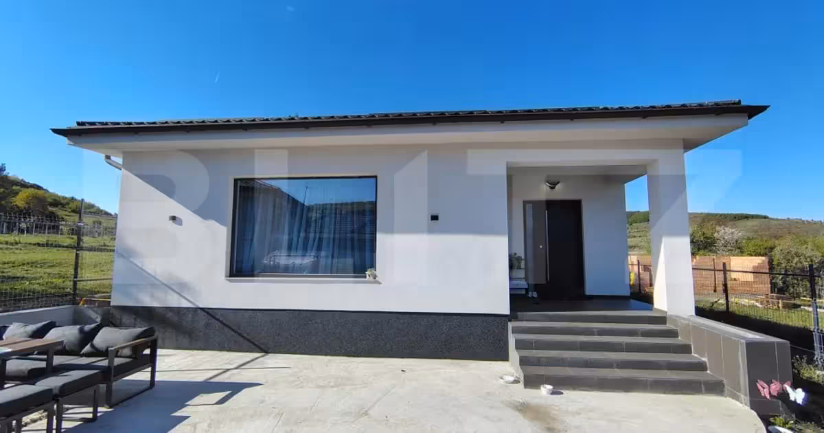 Casă individuală de vânzare cu 3 camere, mobilată în Vâlcele