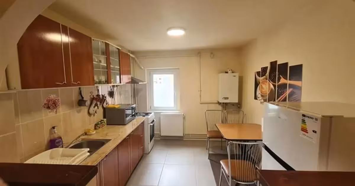 Apartament de vânzare cu 3 camere în zona Județean, Brașov
