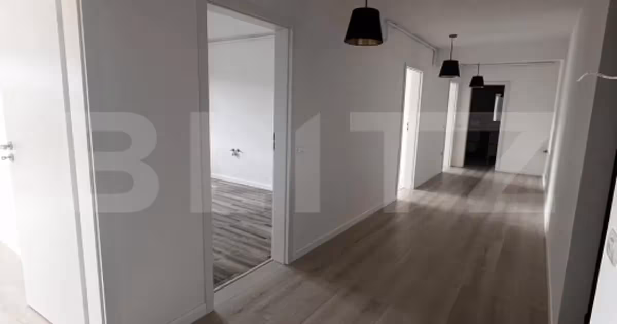 Apartament de vânzare cu 3 camere în zona Griviței, Brașov