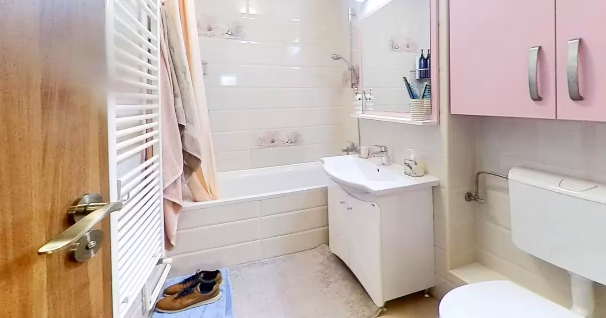 Apartament de vânzare cu 3 camere, mobilat în zona Tractorul, Brașov