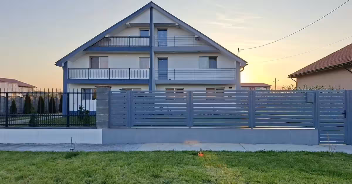 Duplex de vânzare cu 5 camere, mobilat în Săcălaz