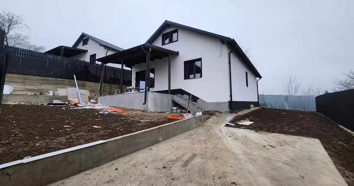 Casă de vânzare cu 3 camere în Mărgineni