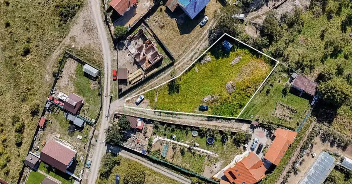 Teren Construcții intravilan de vânzare de 1430 mp, în Cărpiniș