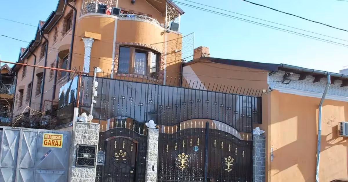 Casă individuală de vânzare cu 11 camere în zona Matei Voievod, Ultracentral