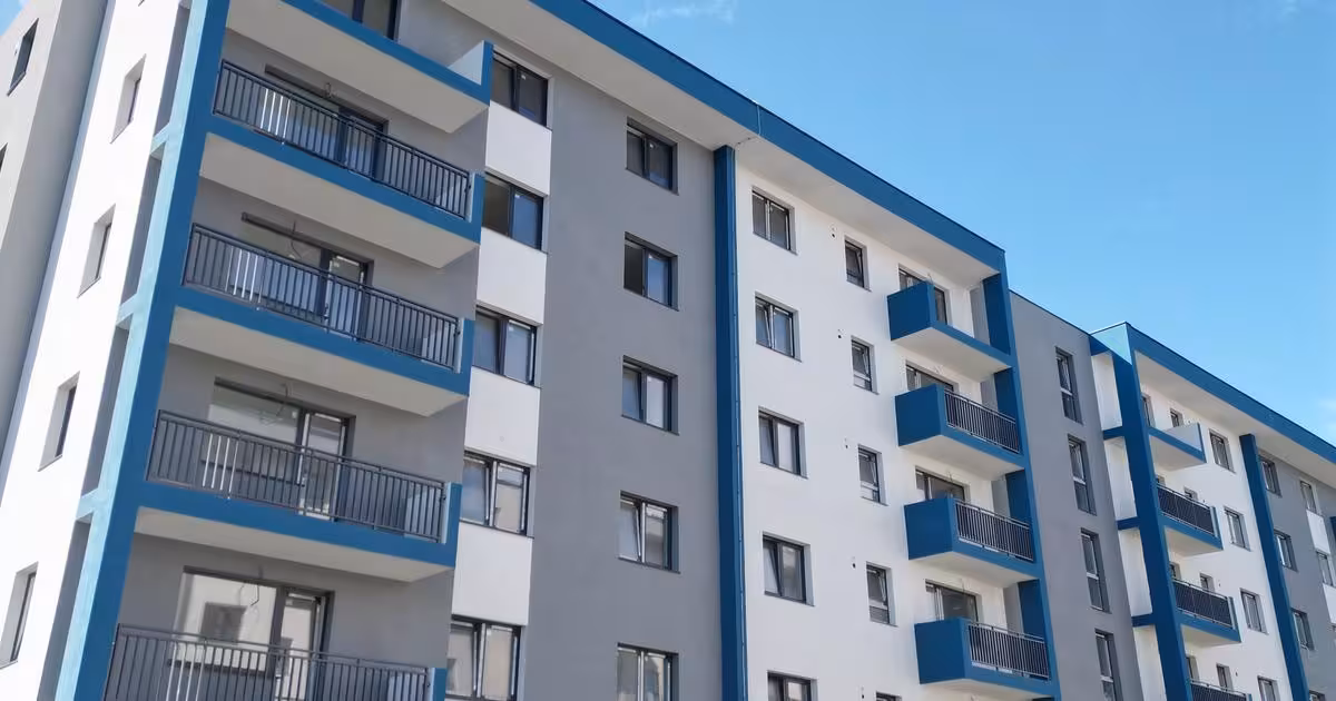 Apartament de vânzare cu 3 camere în zona Tractorul, Brașov
