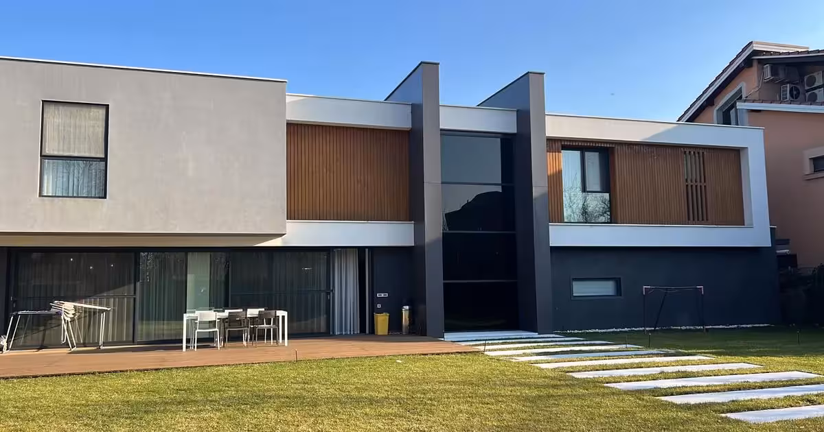 Casă individuală de vânzare cu 6 camere în zona Iancu Nicolae, Sector 1