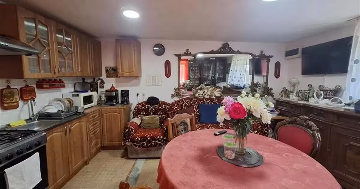 Casă individuală de vânzare cu 2 camere în zona Vest, Focșani