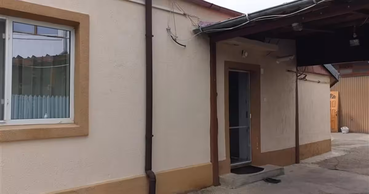 Casă individuală de vânzare cu 4 camere, mobilată în zona Vest, Focșani