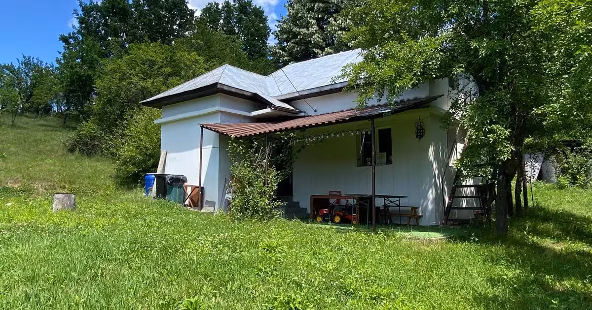 Casă individuală de vânzare cu 4 camere în Bascovele
