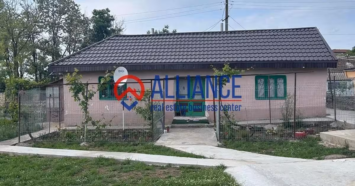 Casă de vânzare cu 4 camere în Cerchezu