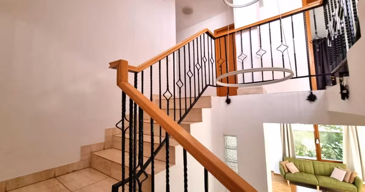 Casă de vânzare cu 7 camere în Eforie Nord