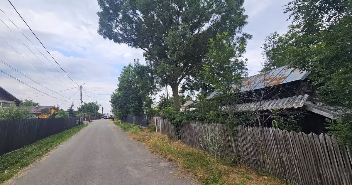 Teren Construcții intravilan de vânzare de 2441 mp, în Izvoru
