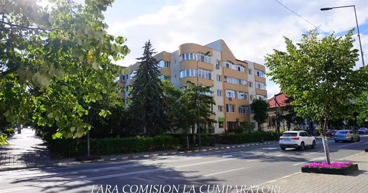 Apartament de vânzare cu 4 camere în zona Central, Râmnicu Vâlcea