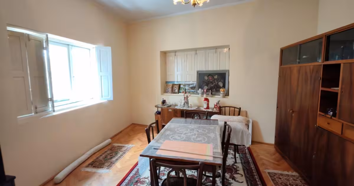 Casă de vânzare cu 3 camere în zona Piața Centrală, Galați