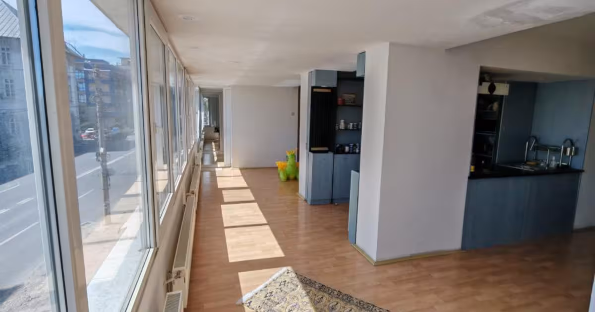 Apartament de vânzare cu 6 camere în zona Faleză, Galați