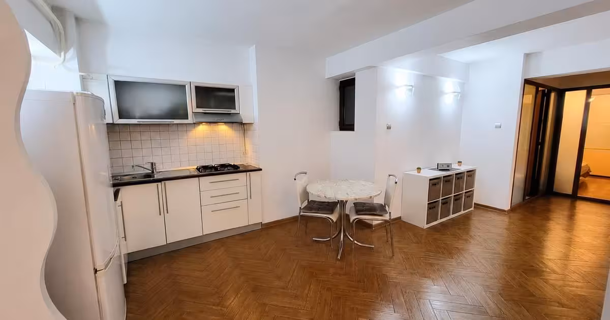 Apartament de vânzare cu 4 camere în zona Ultracentral, Galați