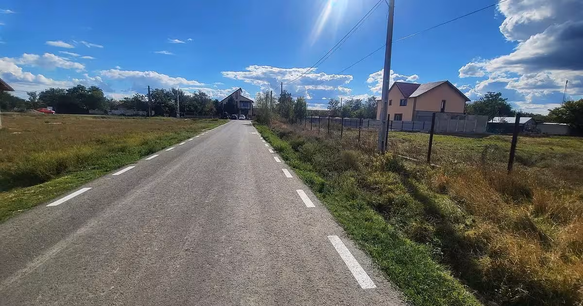 Teren Construcții intravilan de vânzare de 8400 mp, în Pietroiu