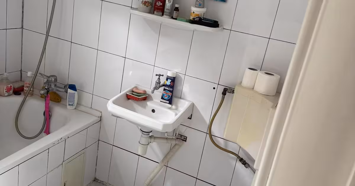 Casă de vânzare cu 4 camere în zona Est, Focșani