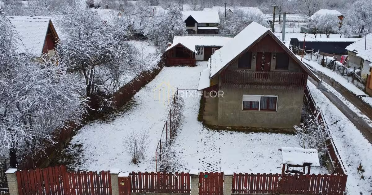Casă individuală de vânzare cu 2 camere, mobilată în Vărgata