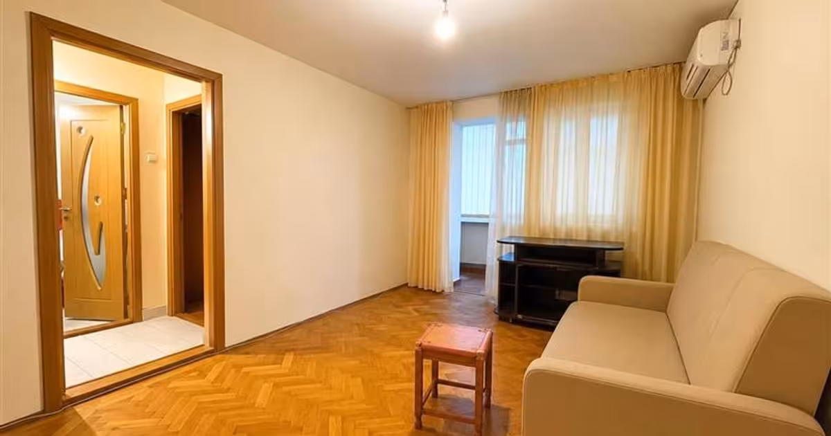 Apartament de vânzare cu 4 camere în zona Spitalului, Tulcea
