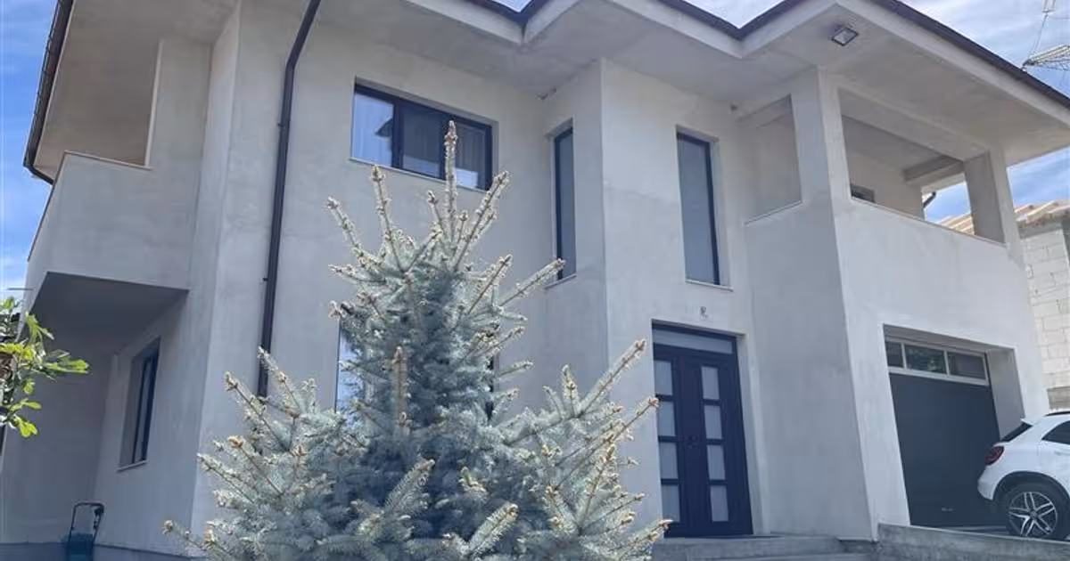 Casă individuală de vânzare cu 5 camere, mobilată în zona Vest, Tulcea