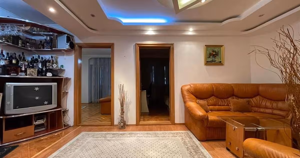 Apartament de vânzare cu 3 camere, mobilat în zona Central, Tulcea