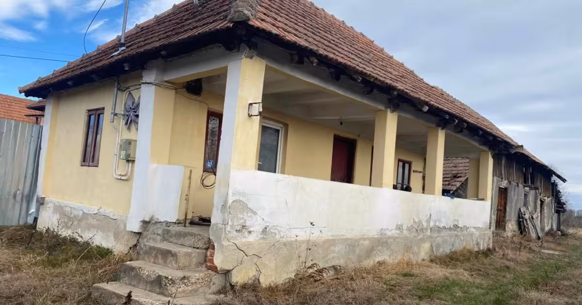 Casă individuală de vânzare cu 3 camere în Târgu Cărbunești