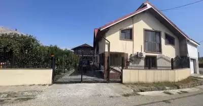 Casă Drăguțești