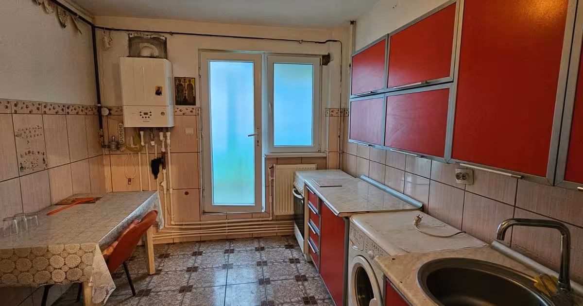 Apartament de vânzare cu 4 camere în zona Micro 18, Galați