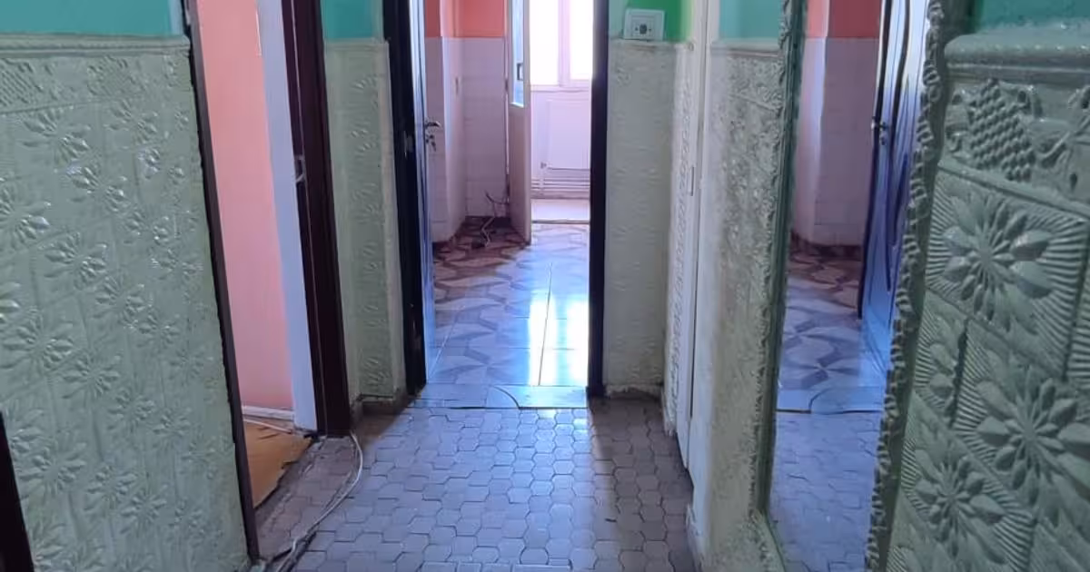 Apartament de vânzare cu 3 camere în zona Micro 38, Galați
