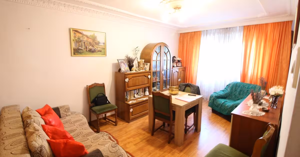Apartament de vânzare cu 3 camere în zona Micro 17, Galați