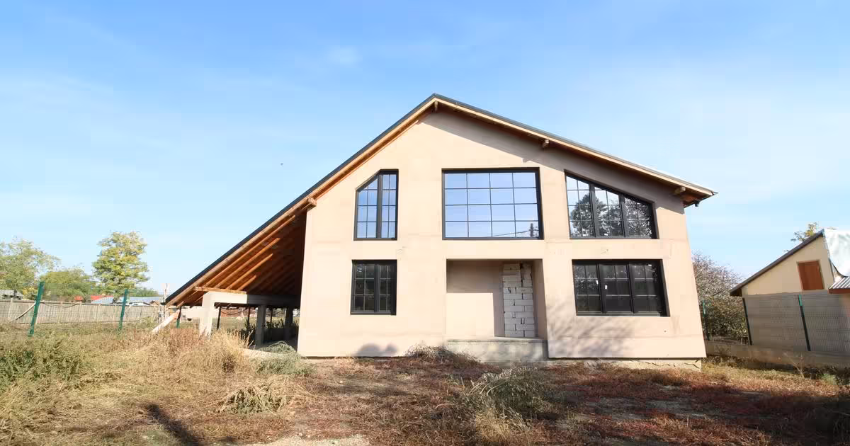 Casă de vânzare cu 6 camere în Tătaru