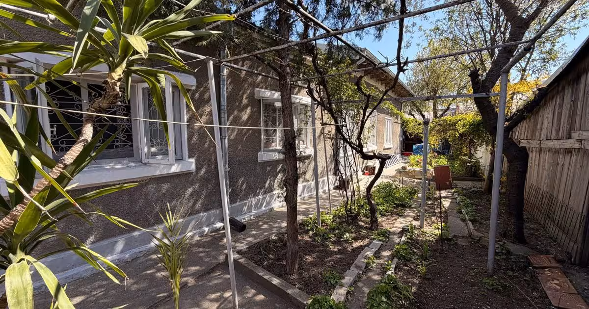 Casă individuală de vânzare cu 4 camere în zona Piața Centrală, Galați
