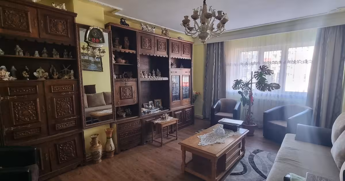 Apartament de vânzare cu 4 camere, mobilat în Topoloveni