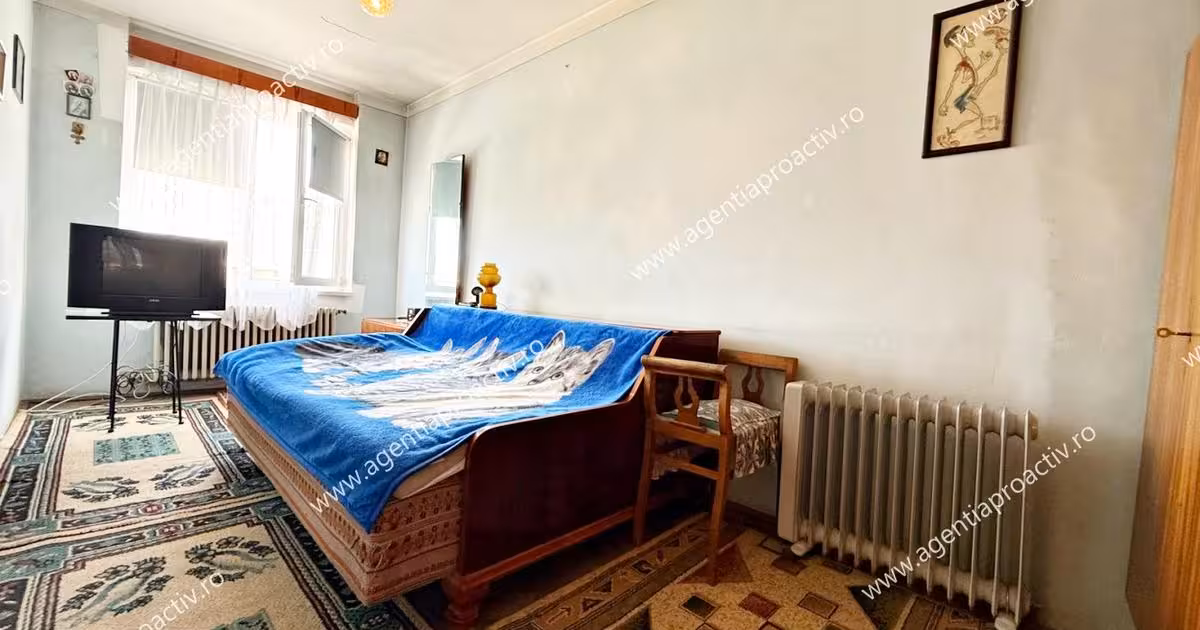 Apartament de vânzare cu 3 camere în zona Central, Galați