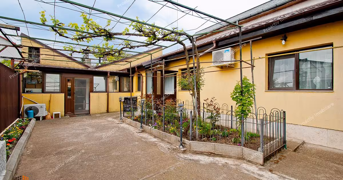 Casă individuală de vânzare cu 4 camere în zona Central, Galați