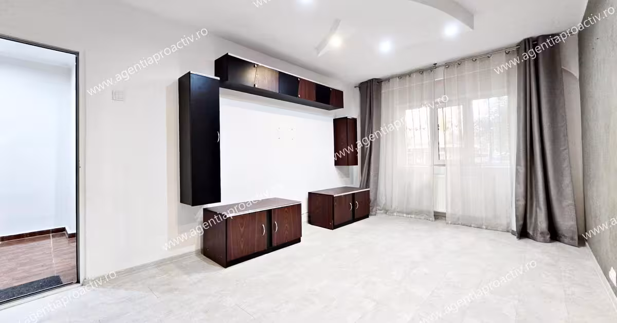 Apartament de vânzare cu 3 camere în zona Micro 17, Galați