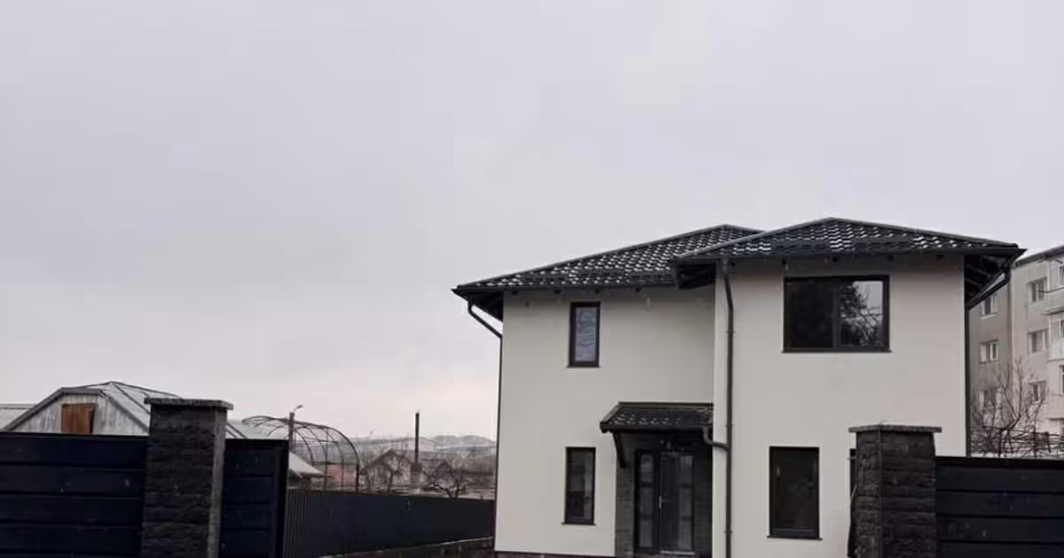 Casă individuală de vânzare cu 4 camere în zona Est, Botoșani