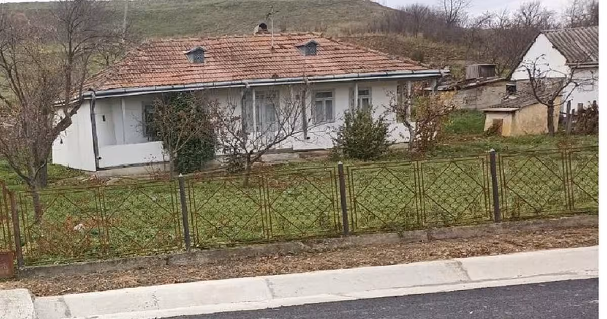 Casă individuală de vânzare cu 2 camere în zona Central, Botoșani