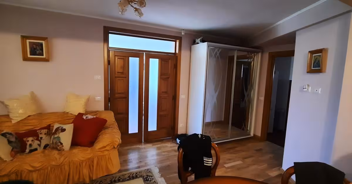 Casă individuală de vânzare cu 7 camere în zona Central, Botoșani