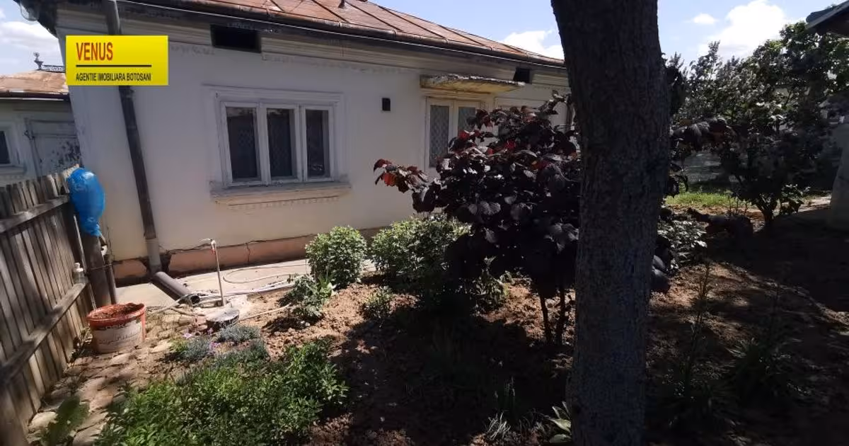 Casă individuală de vânzare cu 2 camere în zona Central, Botoșani