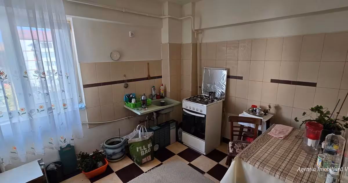 Apartament de vânzare cu 4 camere în zona Central, Botoșani