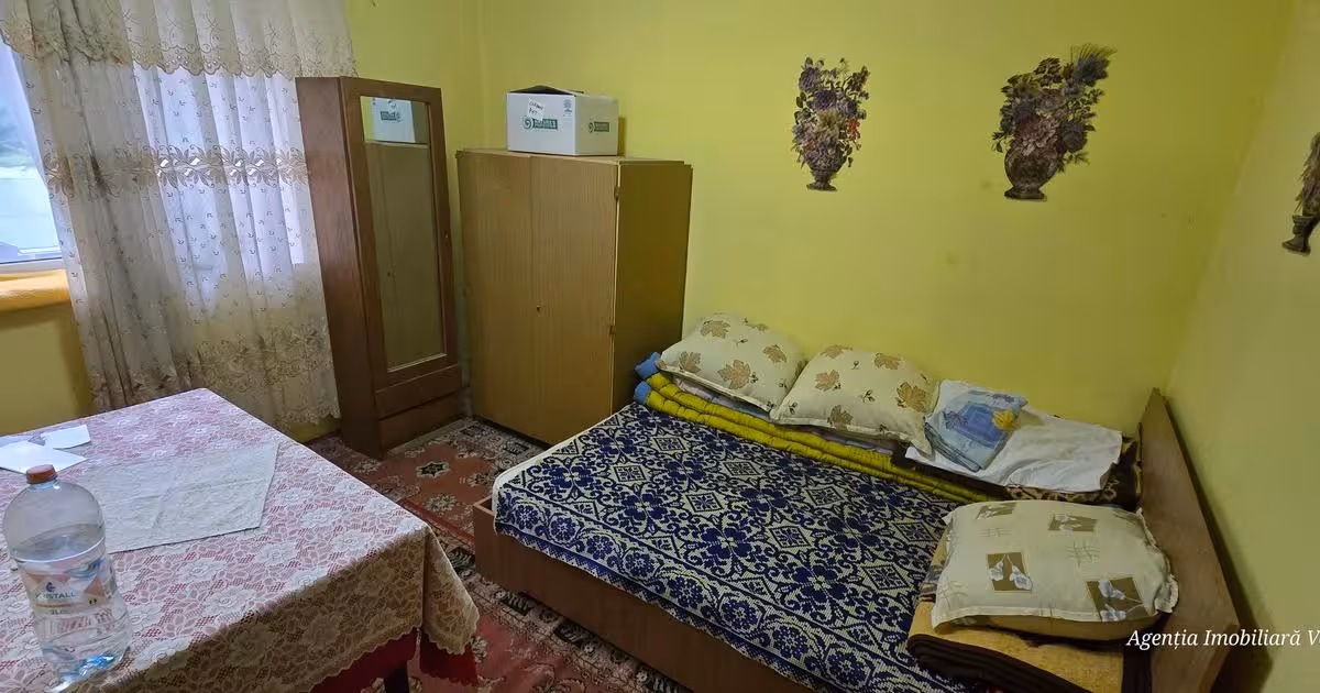 Apartament de vânzare cu 4 camere în zona Central, Botoșani
