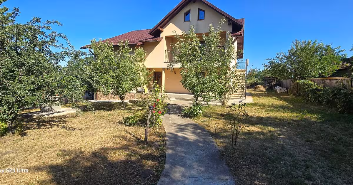Casă individuală de vânzare cu 5 camere în zona Central, Botoșani