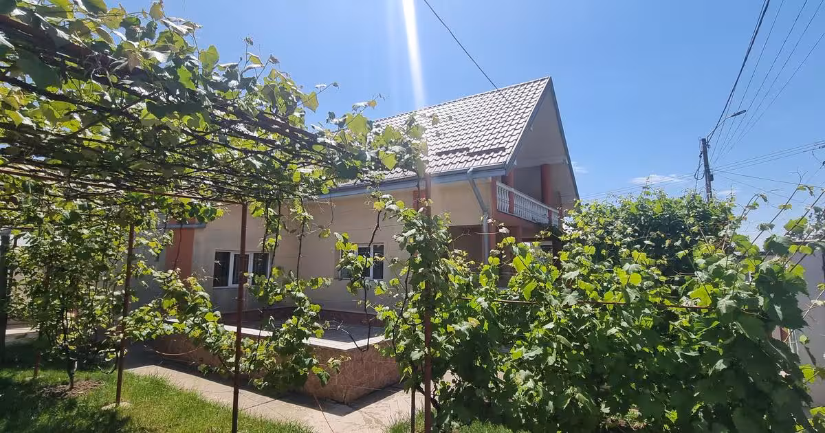 Casă individuală de vânzare cu 4 camere în zona Central, Botoșani